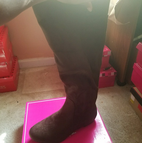 Boots - Picture 2 of 2